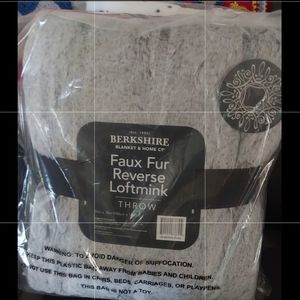 Berkshire Faux Fur Reverse Loftmink Throw
